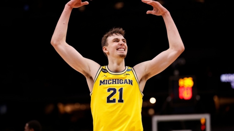 色被重新定 色被重新定